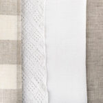 חומרי בית חווה מעוטרים וטקסטיל מחוספס