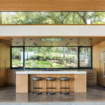 דגם אבן קיסר 5131 Calacatta Nuvo במטבח קיר אחד מודרני עם אי | 3001