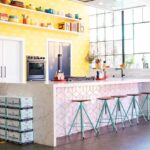 דגם אבן קיסר 5143 White Attica במטבח ר' מודרני עם אי | 2136