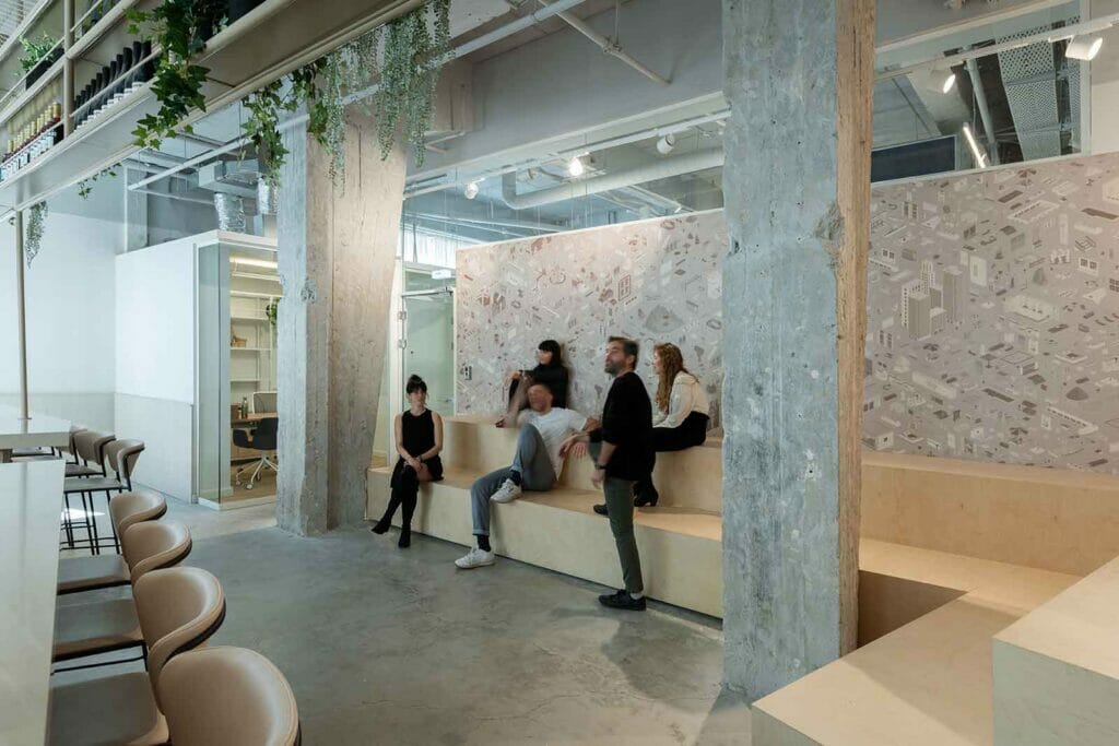 תמונת של עיצוב המשרדים של חברת Playstudios בניצוחם של האדריכלים רענן שטרן ושני טל אבן קיסר