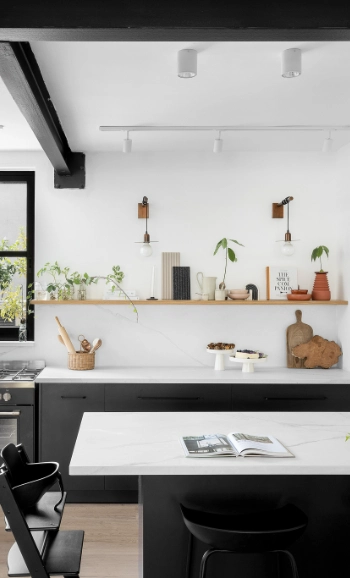 פרויקט של המעצבת פנים אורלי גונן עם משטח 503 פורצלן של אבן קיסר צילום: אורן עמוס